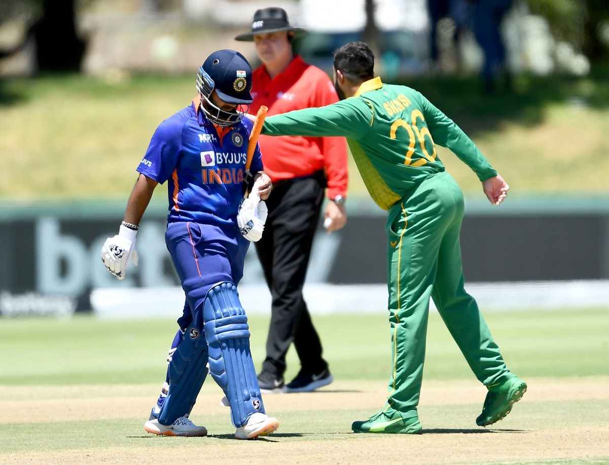 Sportsperson's spirit: Tabraiz Shamsi pats Rishabh Pant after dismissing him for a well-made 85, South Africa vs India, 2nd ODI, Paarl, January 21, 2022