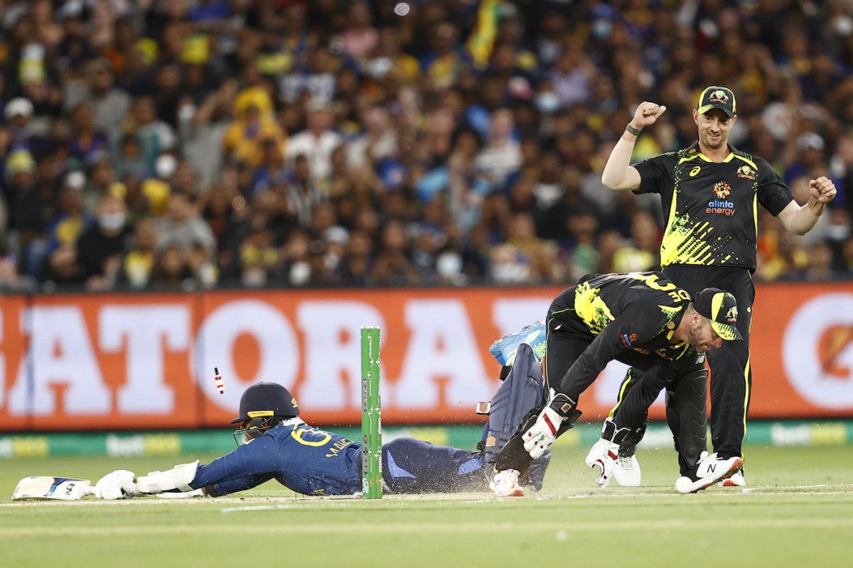 Maheesh Theekshana couldn't make his ground before Matthew Wade took the bails off, Australia vs Sri Lanka, 4th T20I, Melbourne, February 18, 2022