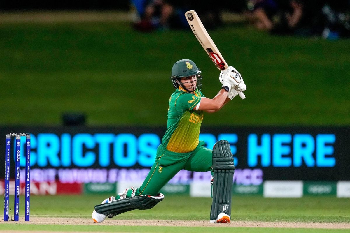 Women's World Cup: Marizanne Kapp shines as South Africa defeat England