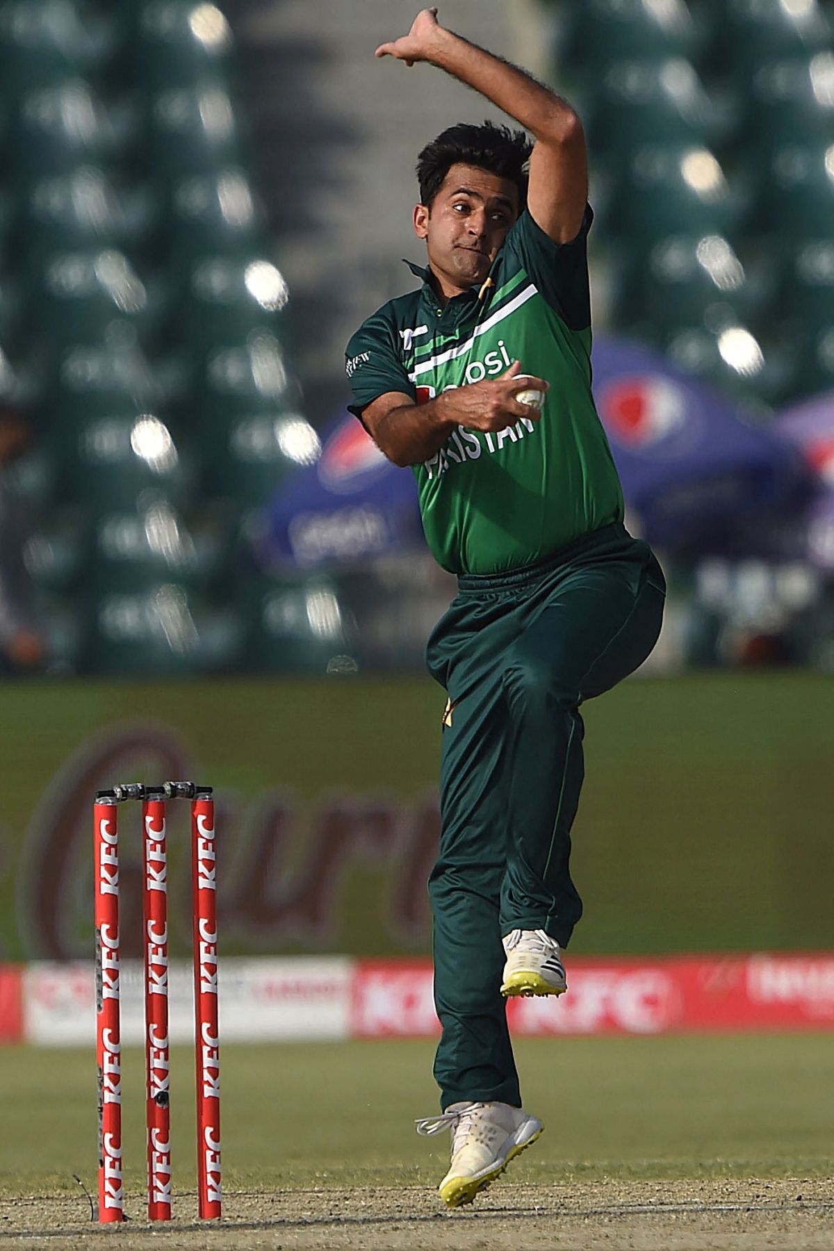 Zahid Mahmood loads up to bowl, Pakistan vs Australia, 1st ODI, Lahore, March 29, 2022