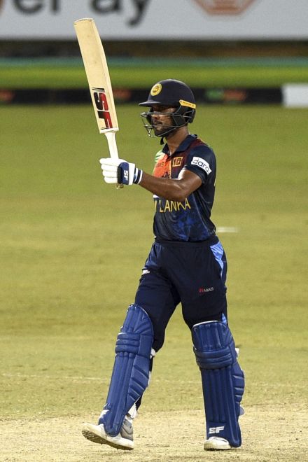 Dinesh Chandimal celebrates his fifty