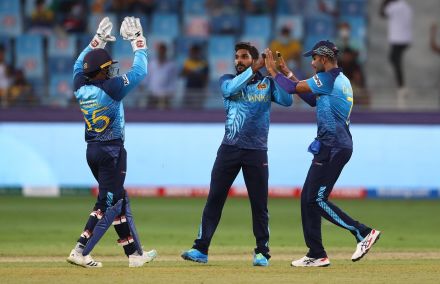 Wanindu Hasaranga celebrates Aaron Finch's wicket