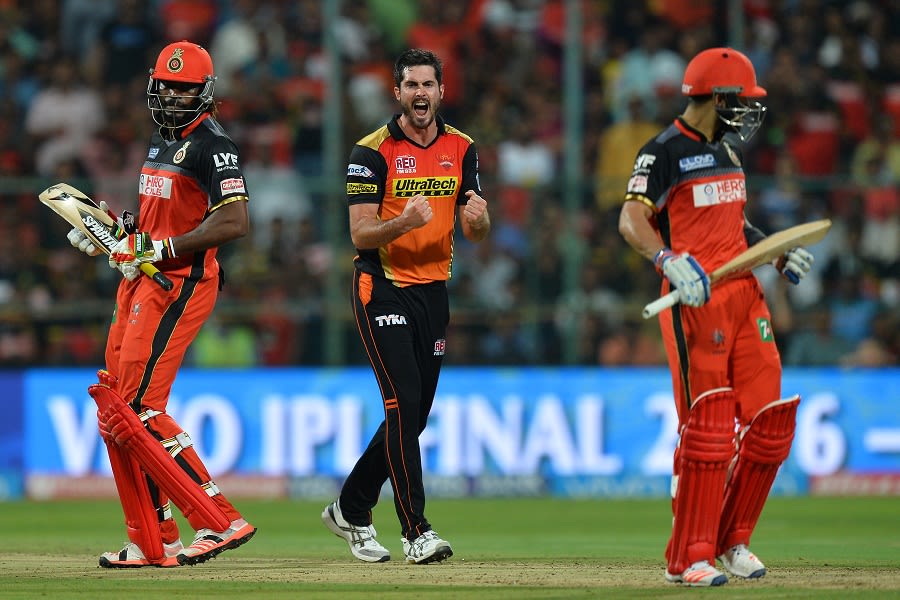 Ben cutting got rid of the dangerous, Chris Gayle to seal the final for SRH in IPL 2016 || Image Source: BCCI Ben cutting got rid of the dangerous, Chris Gayle to seal the final for SRH in IPL 2016 || Image Source: BCCI