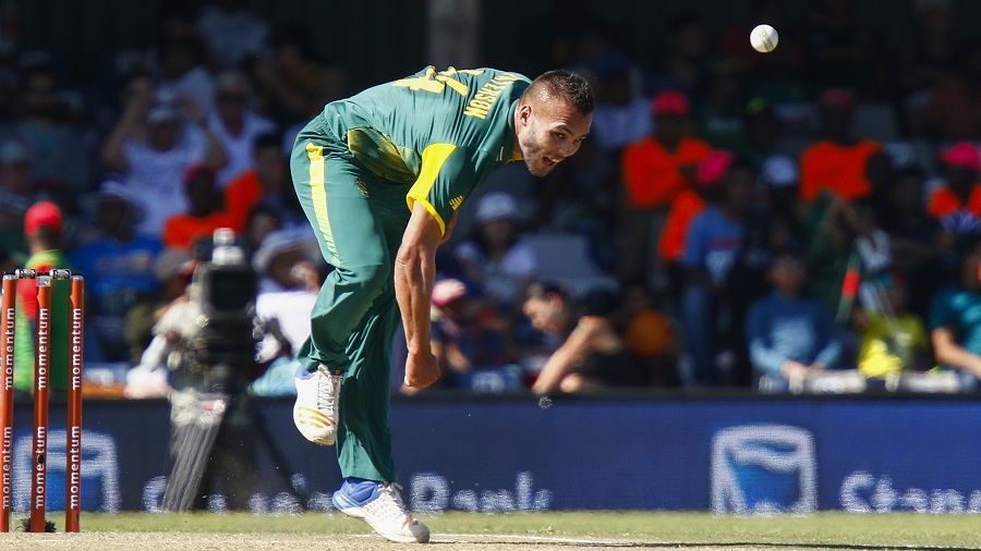 South Africa beat Zimbabwe South Africa won by 6 wickets (with 26