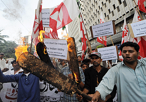 Pakistani Fans Protest The Icc S Decision To Move The World Cup Matches Out Of Pakistan