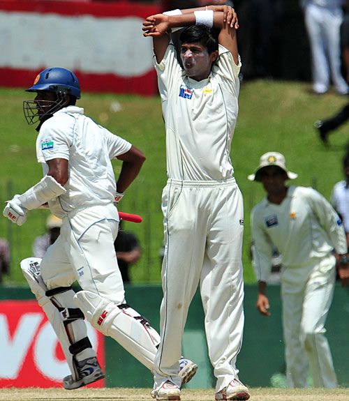 A frustrated Mohammad Aamer looks on | ESPNcricinfo.com