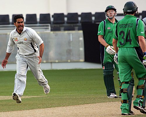 saqib-ali-celebrates-the-wicket-of-william-porterfield-espncricinfo