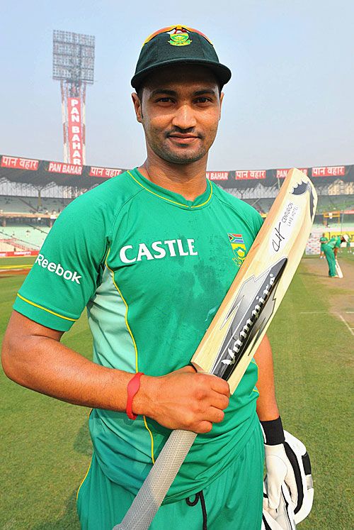 Alviro Petersen poses with his South Africa Test cap