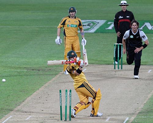 Shane Bond bowled David Warner | ESPNcricinfo.com