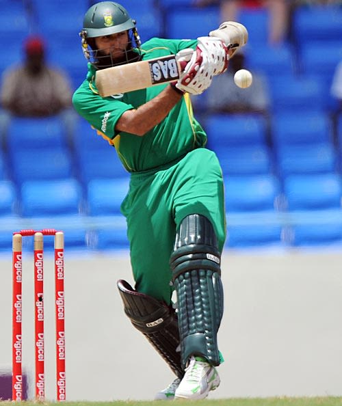 Hashim Amla pulls during his century | ESPNcricinfo.com