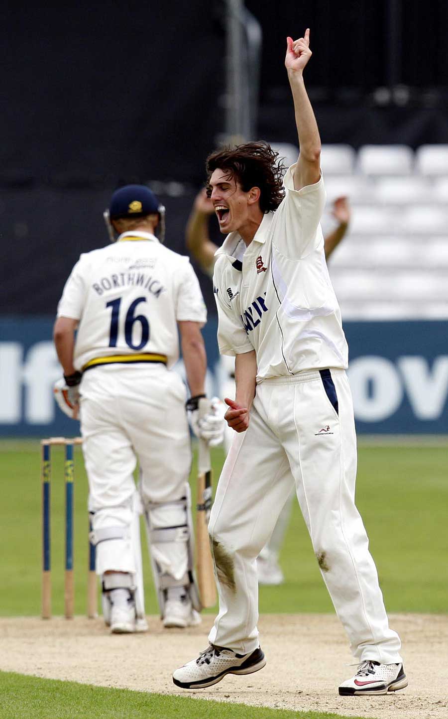 County news Chris Wright signs permanent deal with Warwickshire