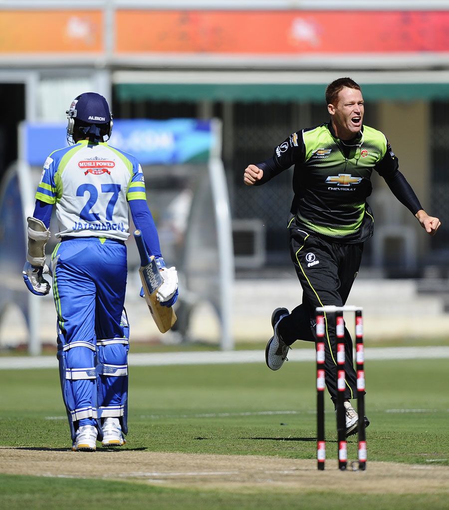 Rusty Theron sets up easy win for Warriors