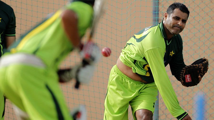 Legendary pacer Waqar Younis applies for Pakistan bowling coach's job:  Reports