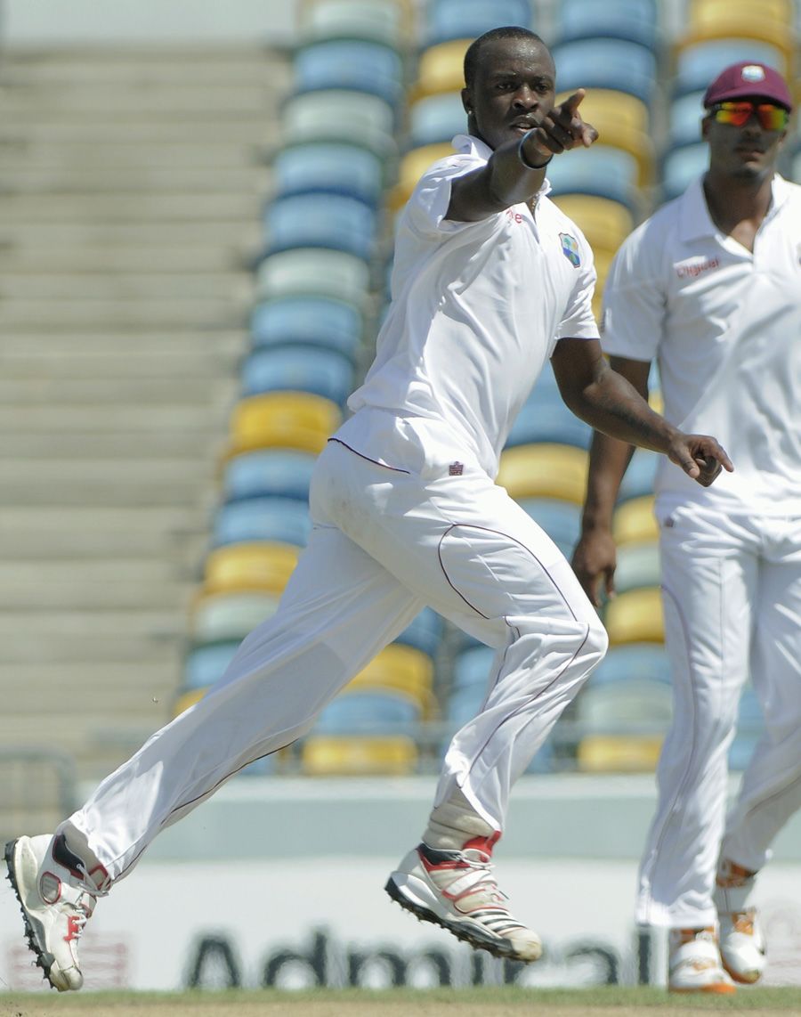 Spinners dismiss Zimbabwe for 211