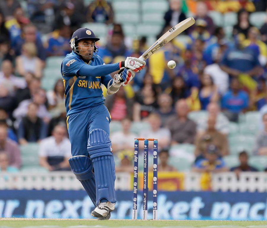 Mahela Jayawardene pulls to midwicket