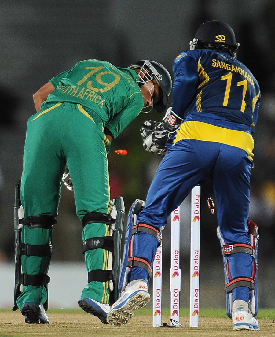 Henry Davids looks back to see his stumps broken | ESPNcricinfo.com