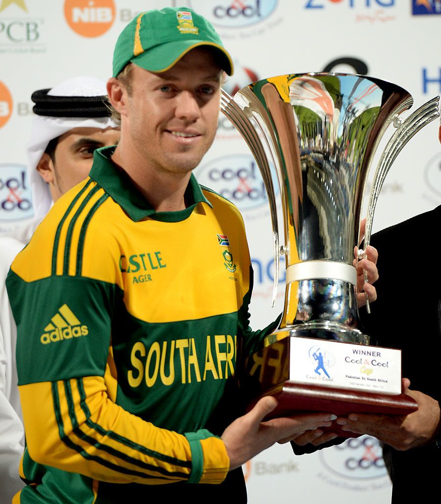 AB de Villiers poses with the winner's trophy | ESPNcricinfo.com