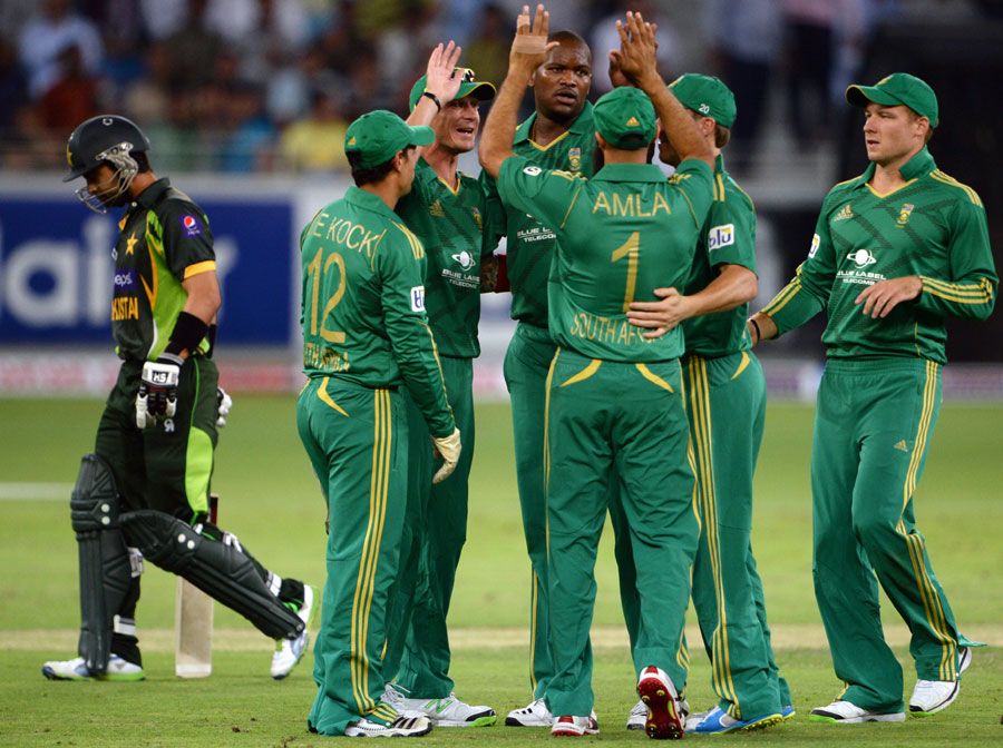South Africa start with convincing win