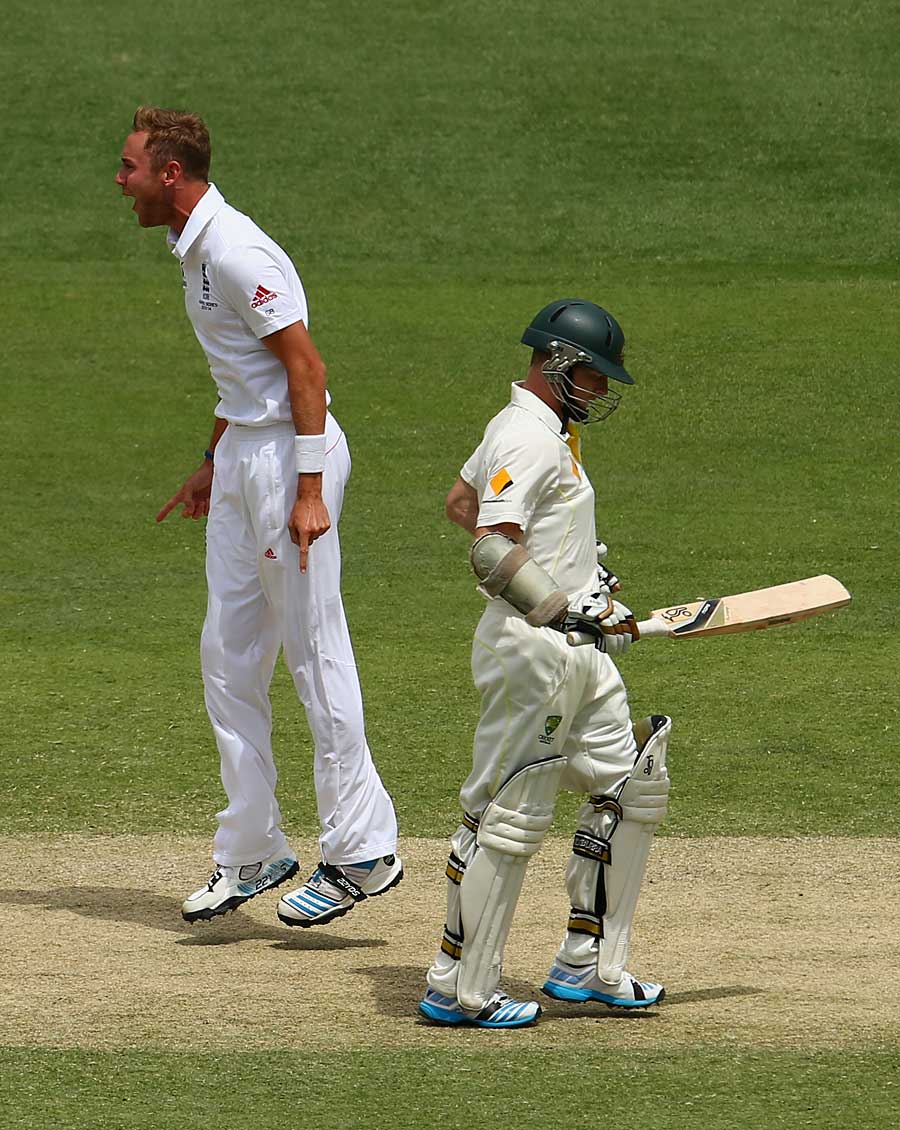 Warner, Clarke hammer home advantage