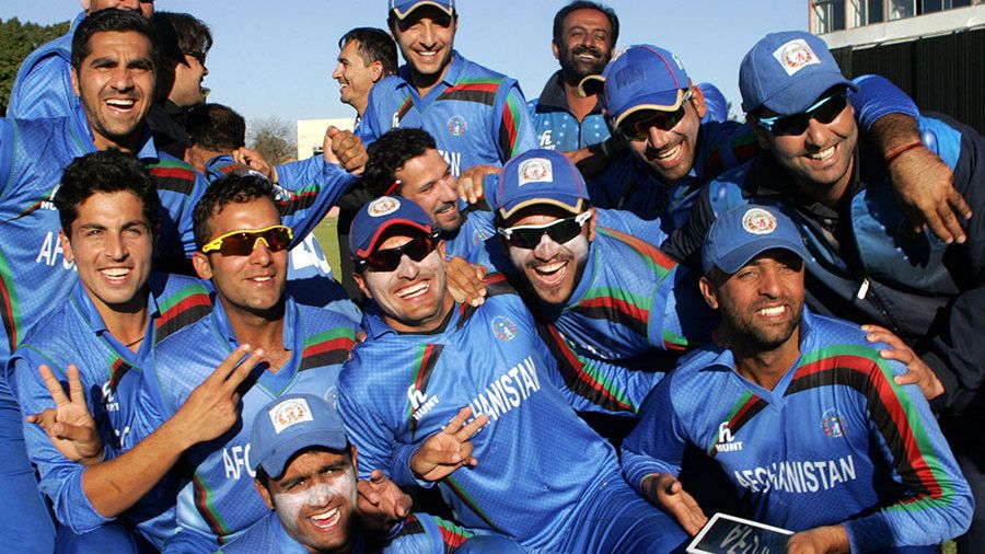 Partida do campeonato do torneio índia x afeganistão com fundo do estádio  de críquete
