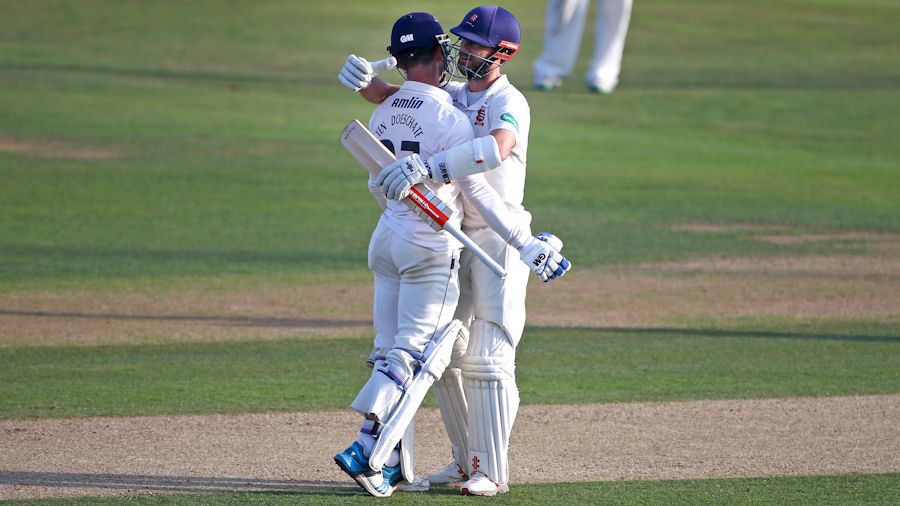 Bell hits career-best but Middlesex hold out for a draw