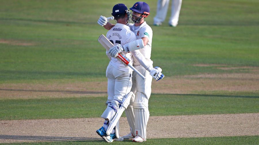 Can Middlesex hold off chasing pack?