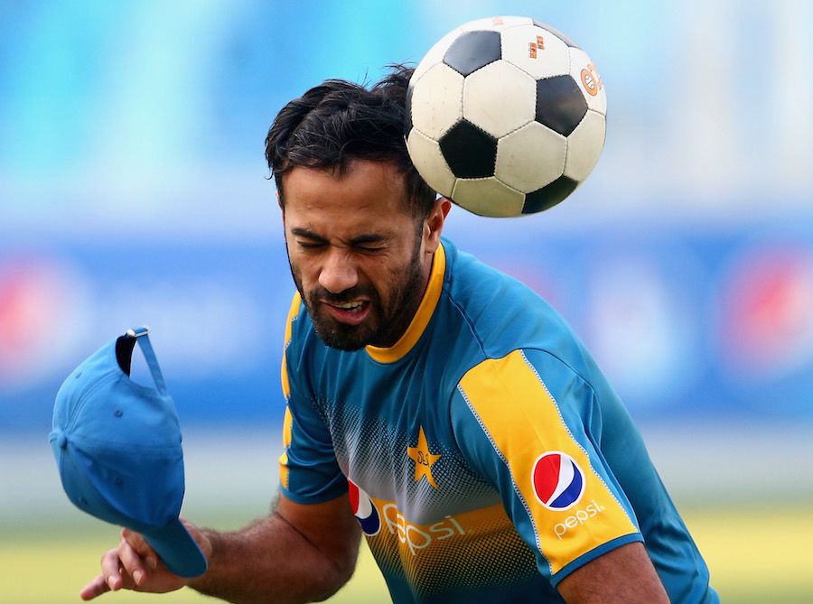 Hats off! Wahab Riaz heads the ball while training | ESPNcricinfo.com