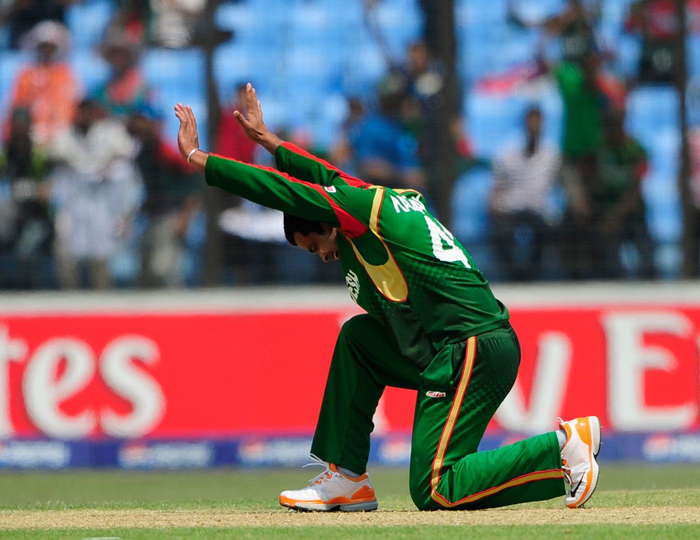 Abdur Razzak appeals | ESPNcricinfo.com