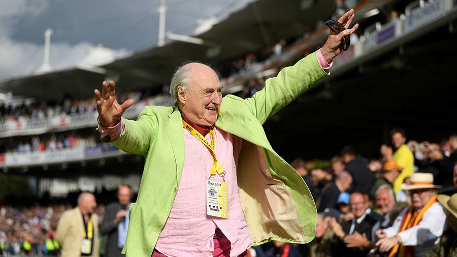 'It's been wonderful talking to you' - Henry Blofeld signs off