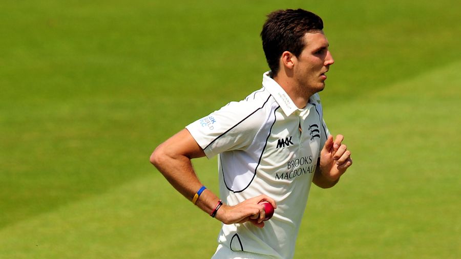 Roland-Jones buoys relegation-threatened Middlesex thumbnail