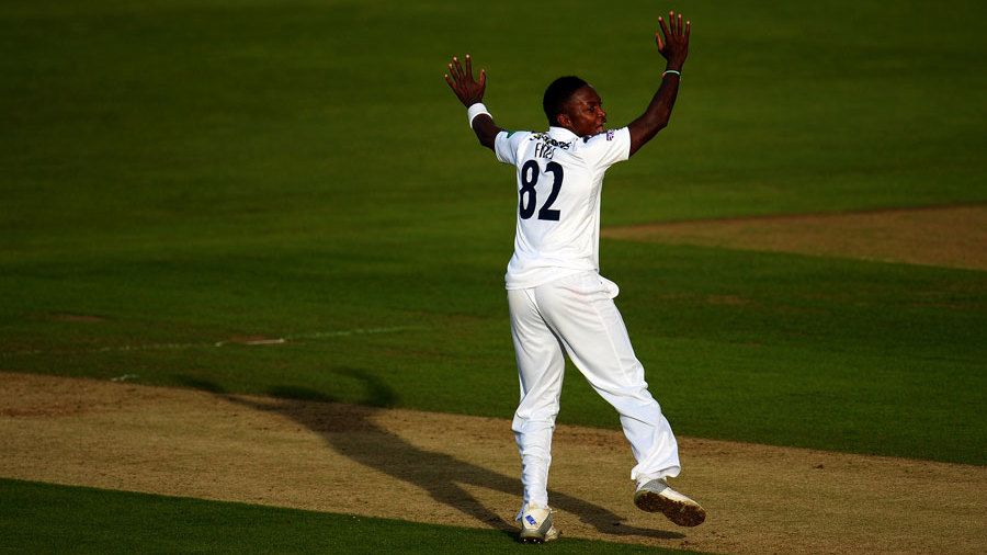 Edwards' brutal burst lets Hampshire finish on a high thumbnail