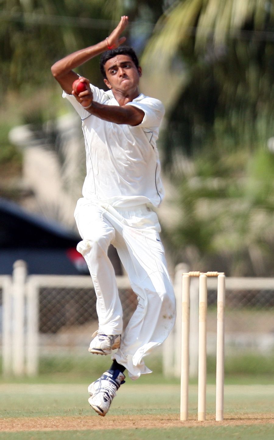 Jaydev Unadkat in his pre-delivery leap | ESPNcricinfo.com