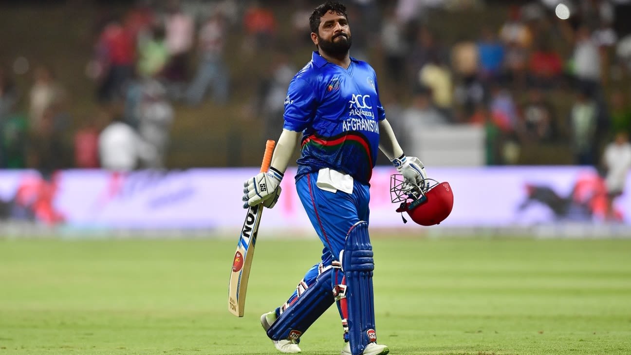 BPL 2022 - Mohammad Shahzad earns reprimand for smoking at Shere Bangla ...