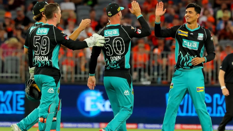 Bbl 2020 21 Brisbane Heat S Afghanistan Spinner Mujeeb Ur Rahman Tests Positive For Covid 19