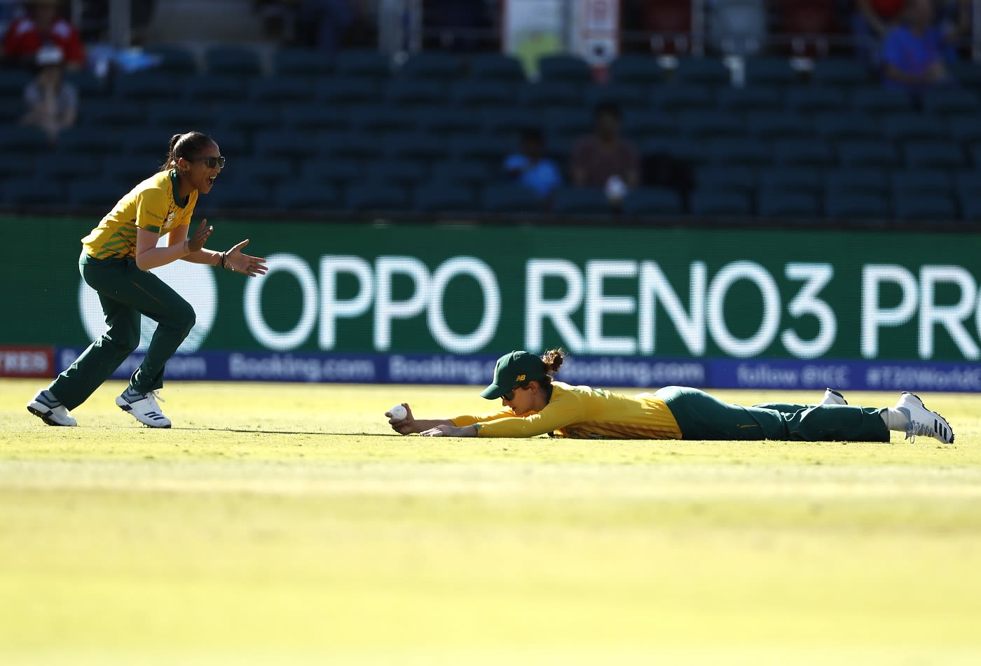 Lush Wolvaardt 115*, All-round Luus Set Up South Africa's Thumping Win Over Ireland Capture in 4K Lush Wolvaardt 115*, All-round Luus Set Up South Africa's Thumping Win Over Ireland Capture in 4K
