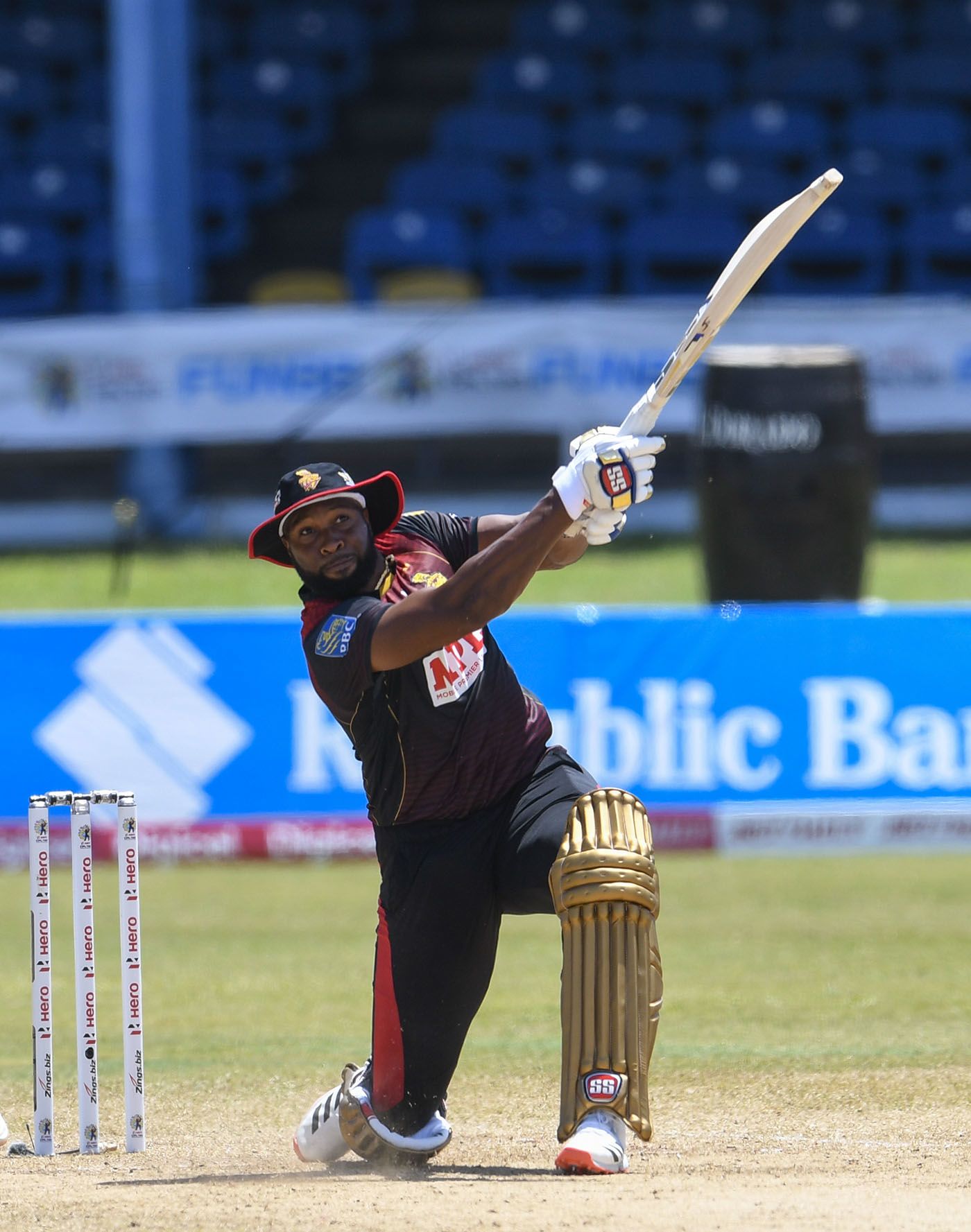 Kieron Pollard clubs one over long-on | ESPNcricinfo.com