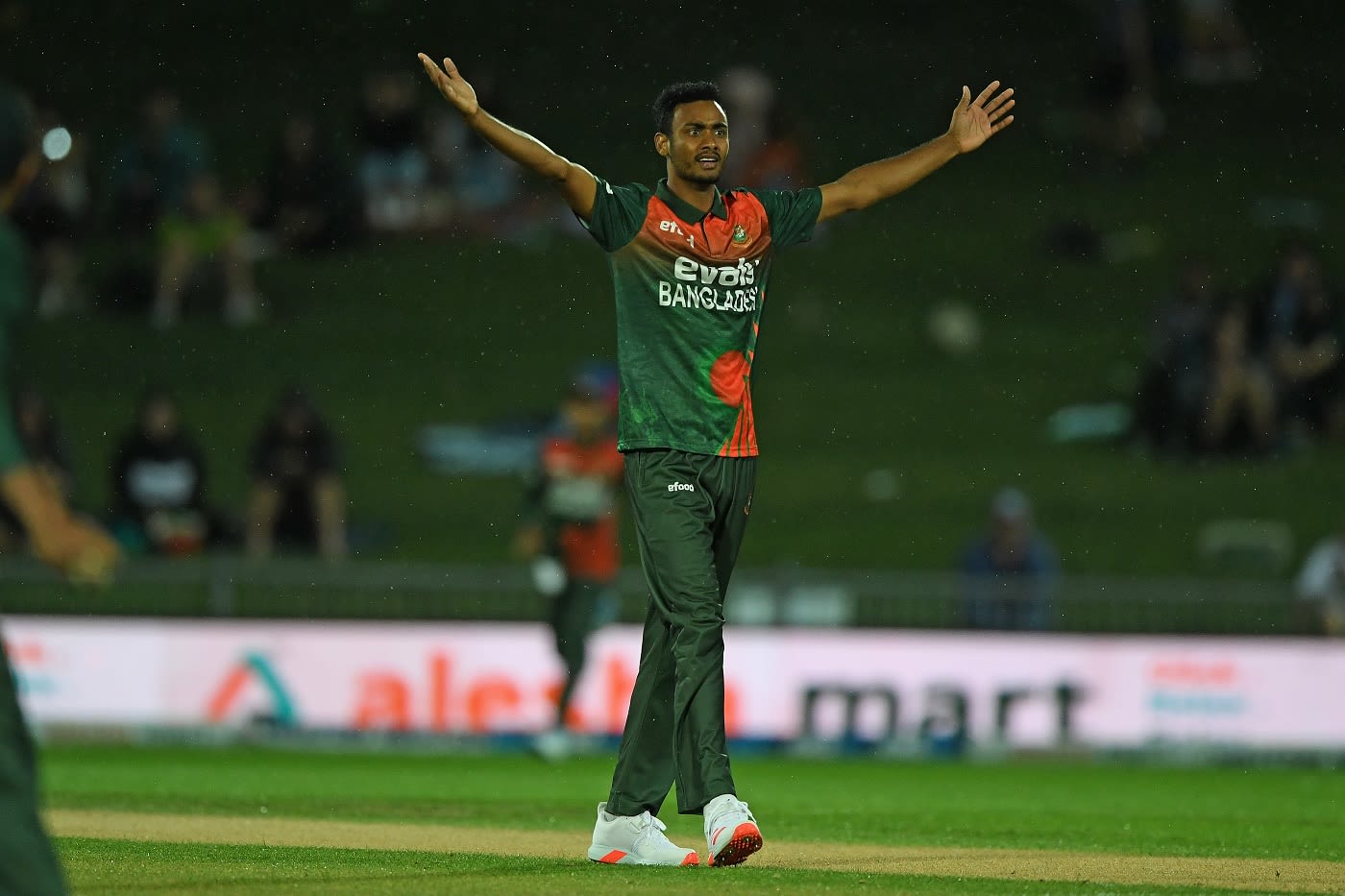 Shoriful Islam celebrates a wicket | ESPNcricinfo.com