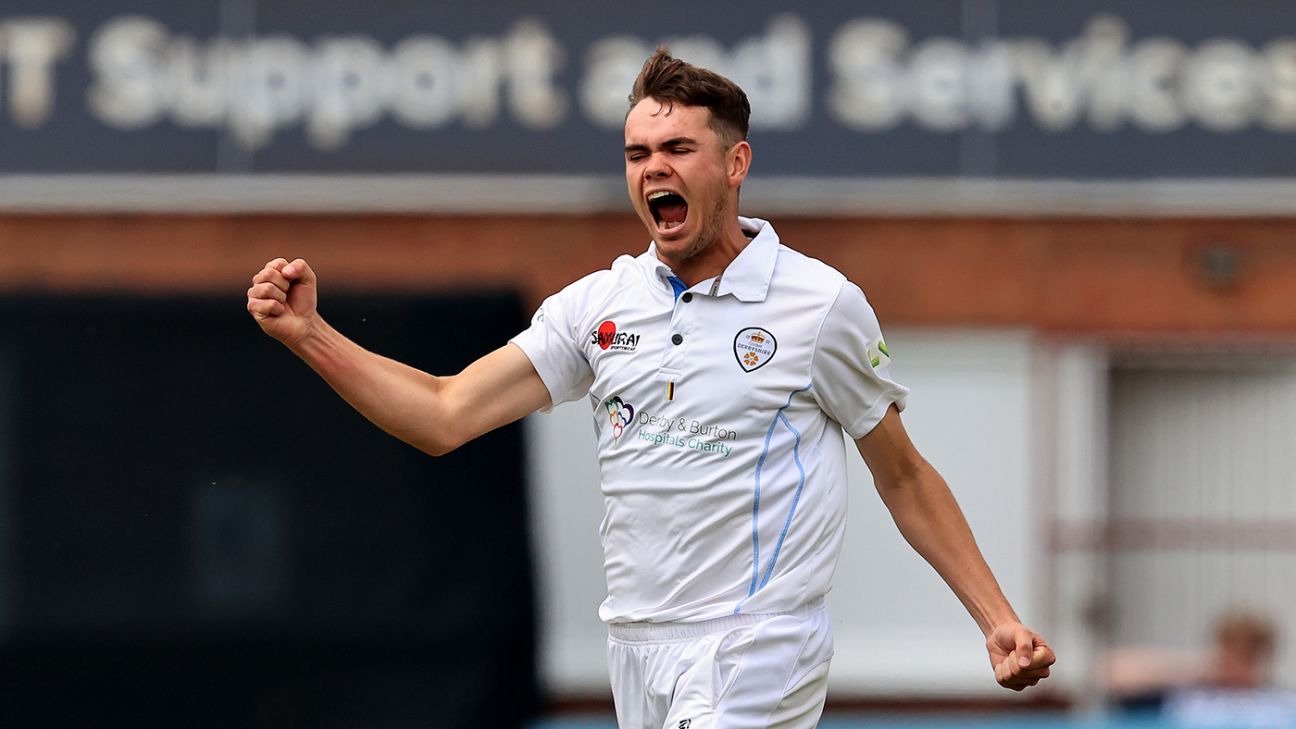 sam-conners-claims-five-as-derbyshire-make-early-running-against-leicestershire