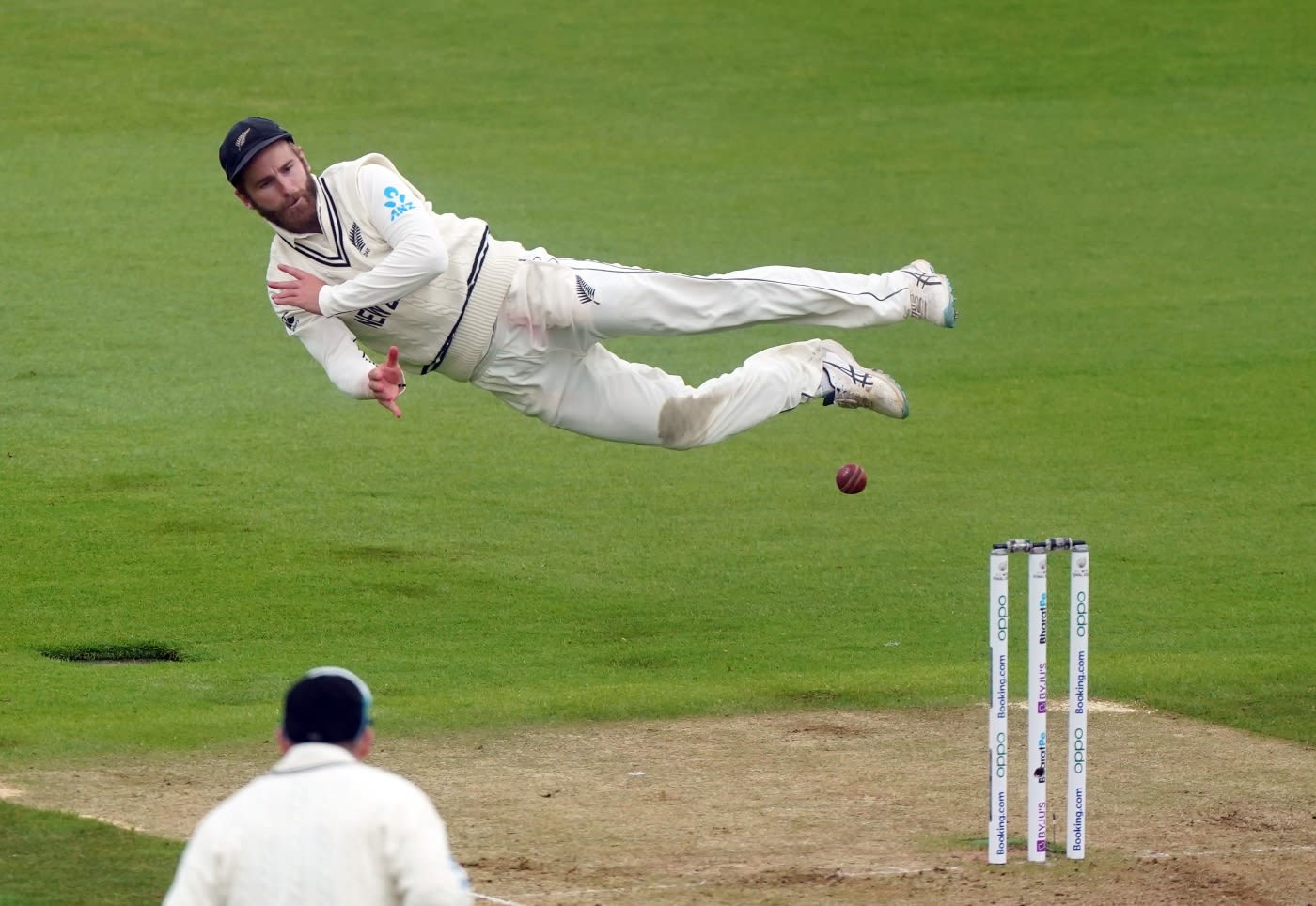 Kane Williamson shies at the stumps after a sharp bit of fielding ...