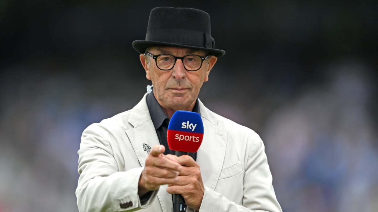 David Lloyd mengumumkan pensiun dari komentar setelah 22 tahun bersama Sky Sports
