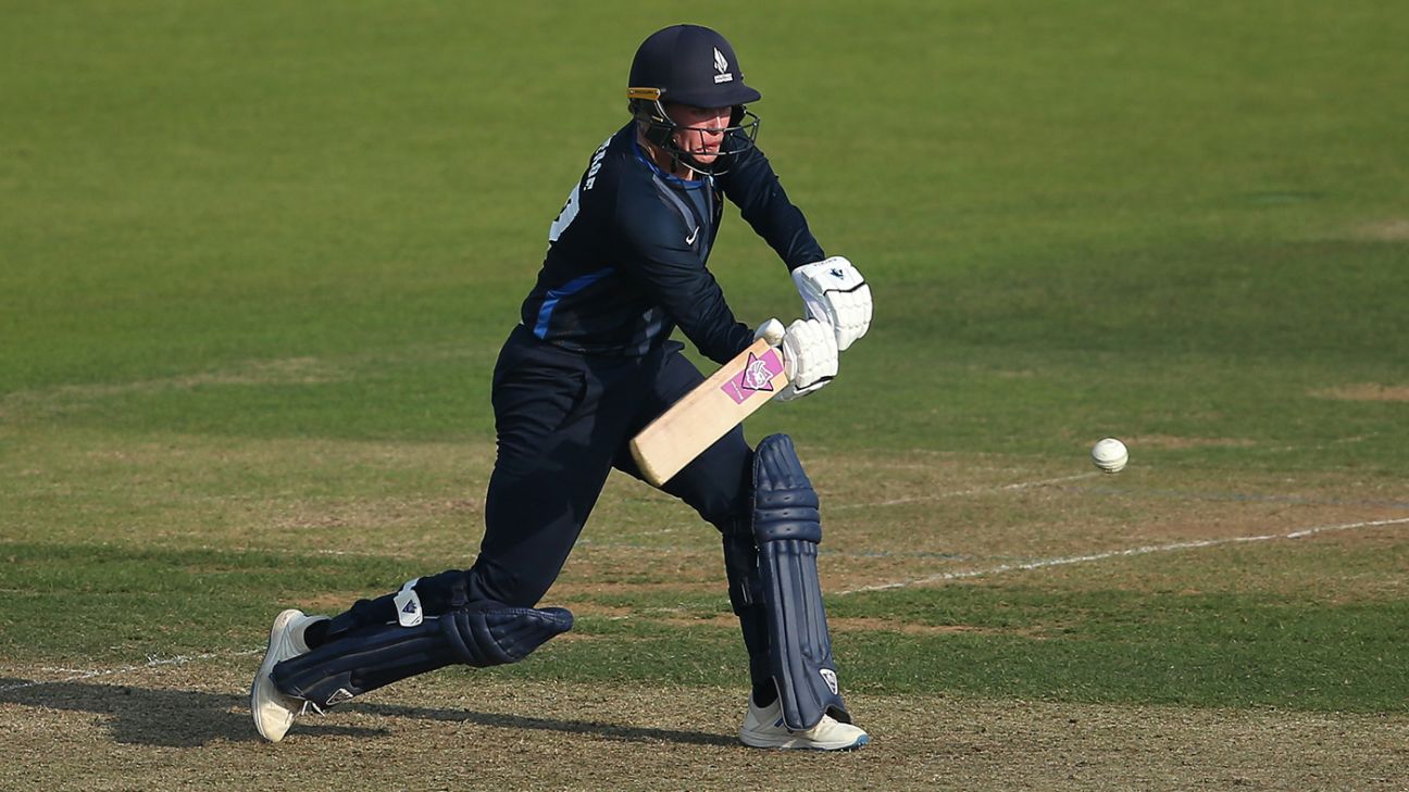 Hollie Armitage rescues Diamonds to clinch last-ball thriller