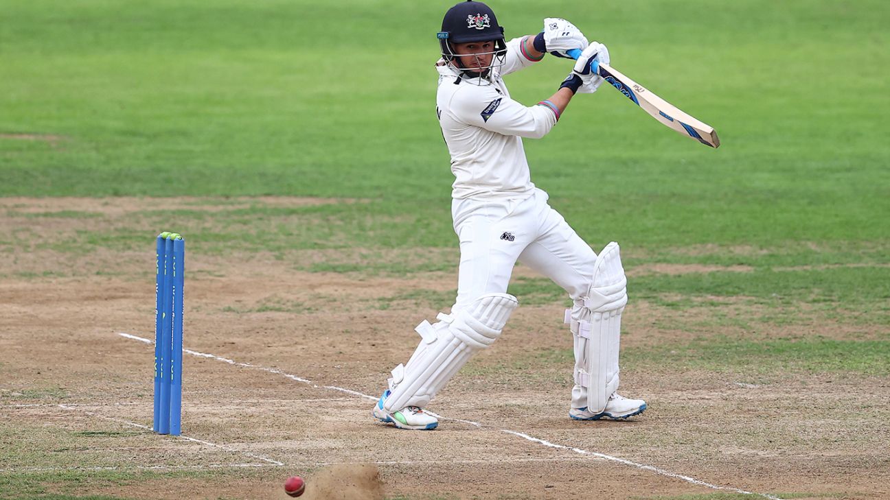 Ed Middleton’s composed innings ensures draw for Gloucestershire