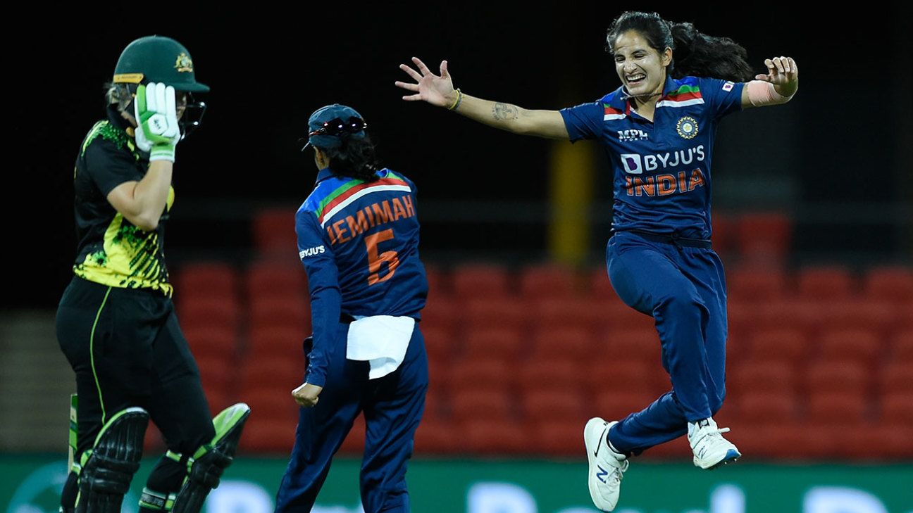 Kriket Wanita India – Smriti Mandhana mengatakan sungguh menakjubkan menyaksikan para pemain bowling India mendominasi Australia