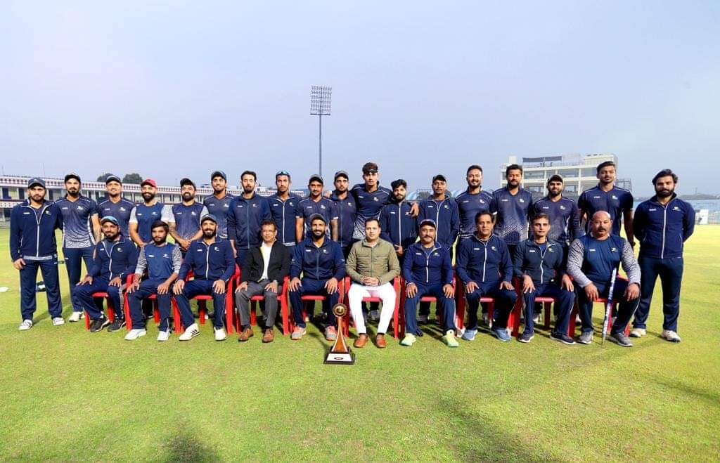 The winning Himachal Pradesh team pose with the trophy | ESPNcricinfo.com