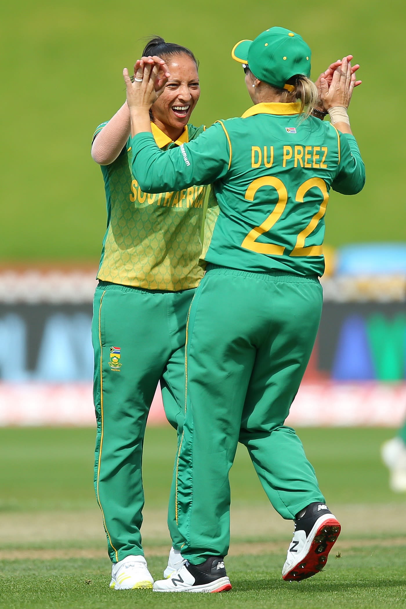 Shabnim Ismail and Mignon du Preez celebrates Alyssa Healy's dismissal 