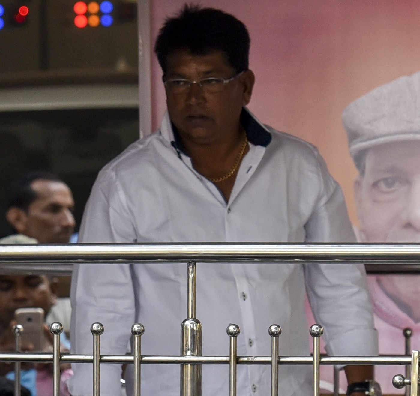 chandrakant-pandit-at-the-cremation-of-ramakant-achrekar-at-shivaji