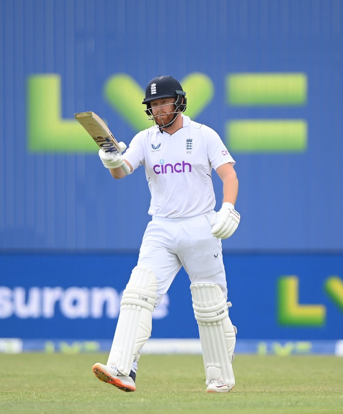 Jonny Bairstow brings up 150