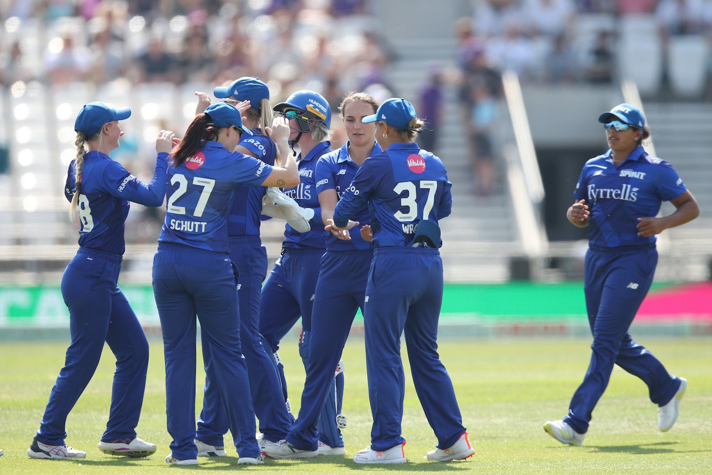 Amelia Kerr celebrates with team-mates after dismissing Alyssa Healy ...