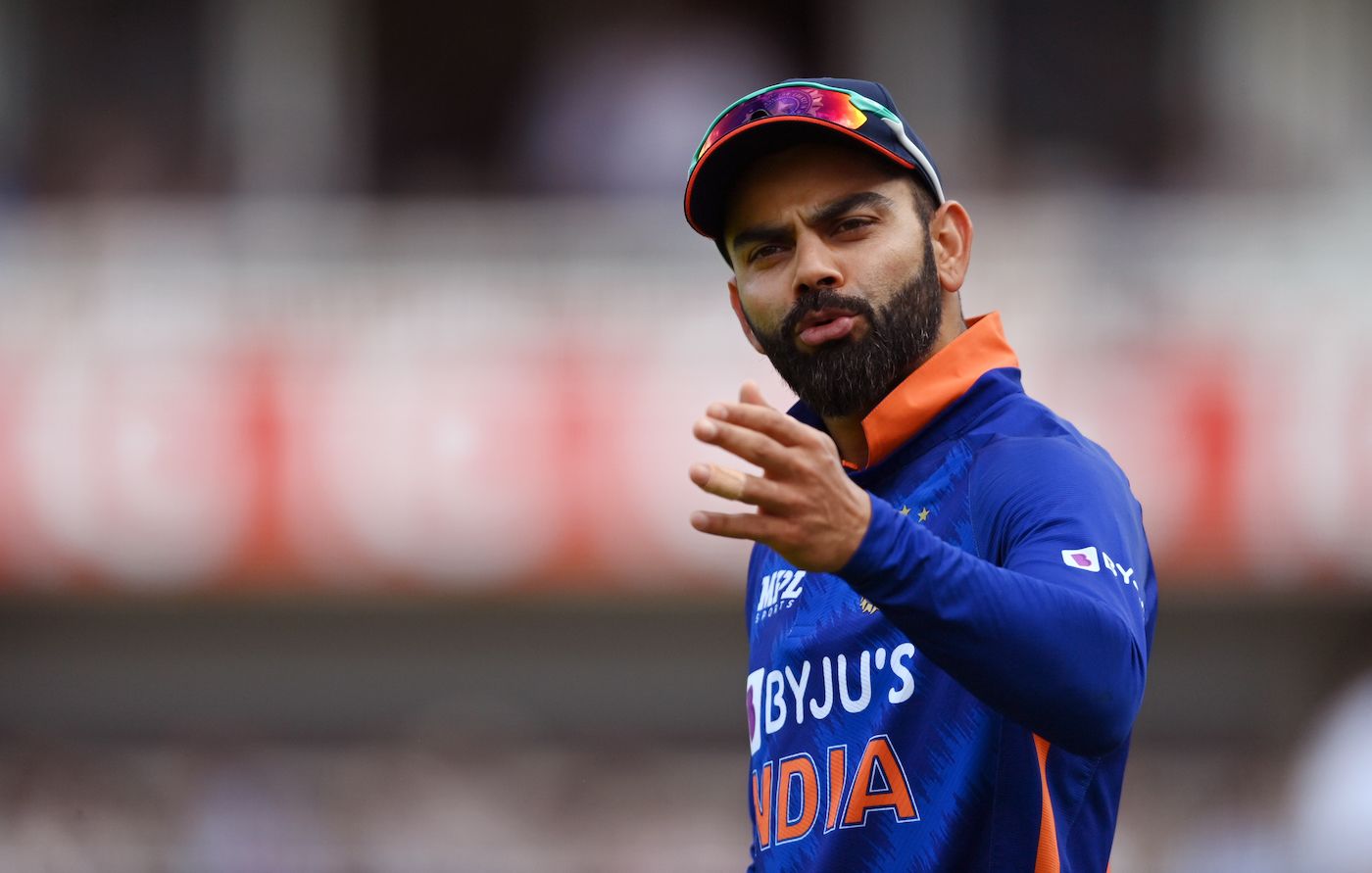 Virat Kohli signals to his team-mates on the field | ESPNcricinfo.com