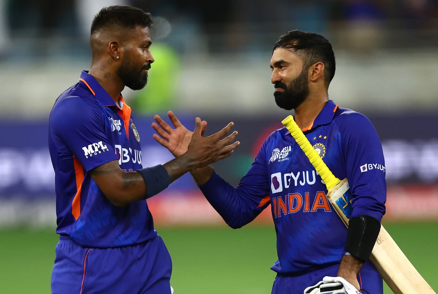 Dinesh Karthik Congratulates Hardik Pandya After India S Win